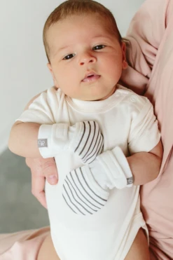 STAY ON MITTS | STRIPE GRAY