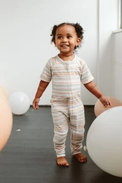 S/S ZIPPER ONEPIECE | BOARDWALK STRIPE 27 S/S ZIPPER ONEPIECE | BOARDWALK STRIPE -Goumikids Shop Goumi OnTheBoardwalk Location KaitlinGreen 382