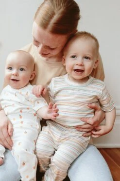 S/S BODYSUIT | BOARDWALK STRIPE -Goumikids Shop Goumi OnTheBoardwalk Location KaitlinGreen 420