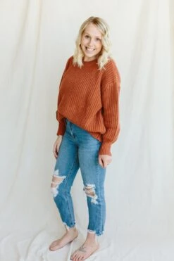 WOMENS CHUNKY KNIT SWEATER | CLAY -Goumikids Shop Goumi OnTheFarm KaitlinGreen 10012000x3000 1