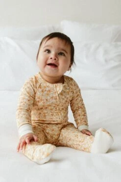 GROW WITH YOU FOOTIE + SNUG FIT | WILDFLOWERS -Goumikids Shop Goumi Spring Summer24 KaitlinGreen 176 2