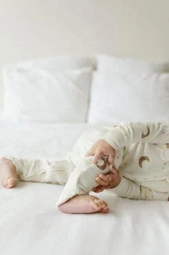 GROW WITH YOU FOOTIE + SNUG FIT | LUNA -Goumikids Shop Goumi Spring Summer24 KaitlinGreen 545 1