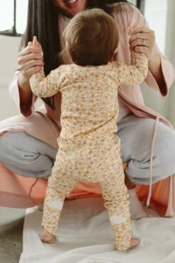 GROW WITH YOU FOOTIE + SNUG FIT | WILDFLOWERS -Goumikids Shop Goumi Spring Summer24 KaitlinGreenHIGHLIGHTS 57 1